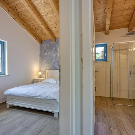 Apartment With Pool - Happy *