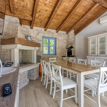 Apartment With Pool - Happy Mali Vareški
